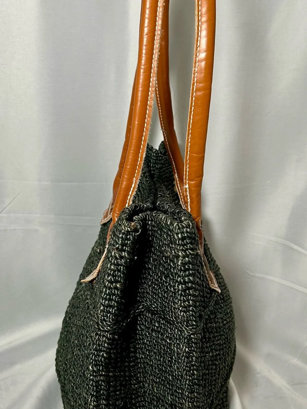 Green woven straw raffia tote bag tan faux leather handles boho resort vacation